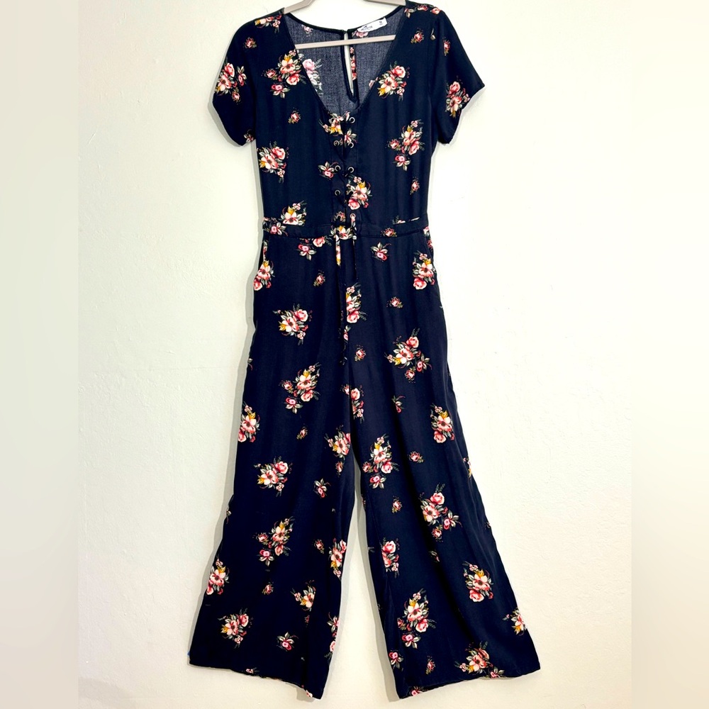Hollister lace-up floral jumpsuit M